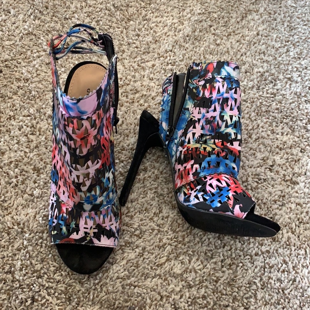 Heels - Picture 2 of 8